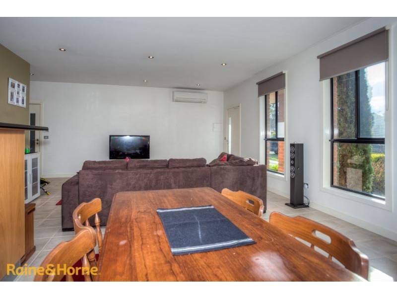 2/20 Turnberry Drive, Sunbury VIC 3429