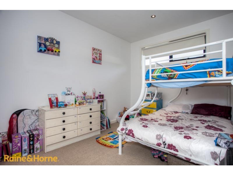 2/20 Turnberry Drive, Sunbury VIC 3429