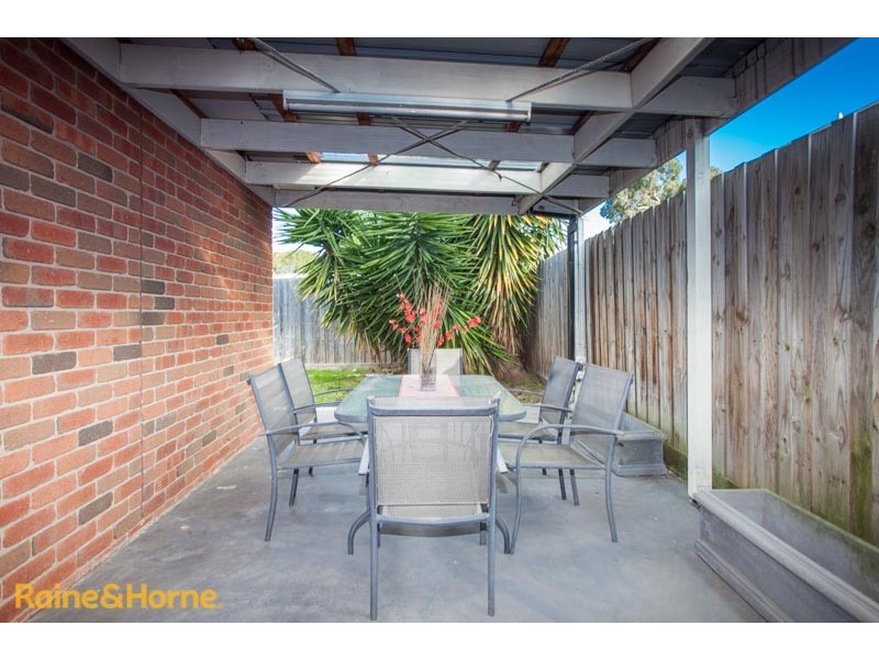 2/20 Turnberry Drive, Sunbury VIC 3429