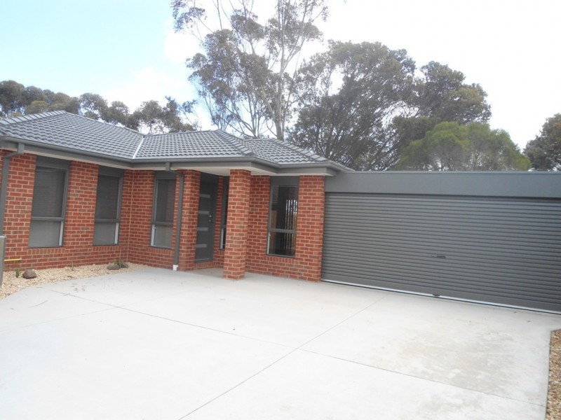2/9 Lakes Drive, Sunbury VIC 3429