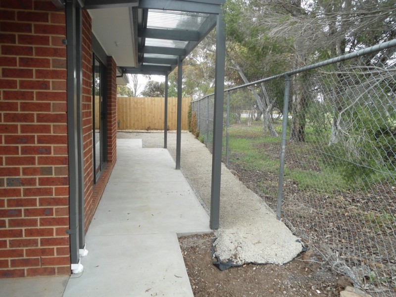 2/9 Lakes Drive, Sunbury VIC 3429