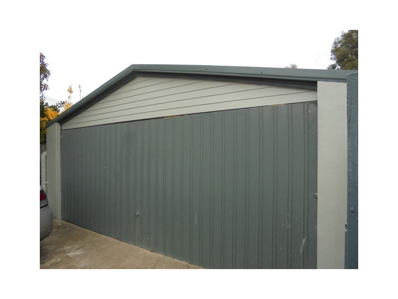 37 HIGGINS AVENUE, Sunbury VIC 3429