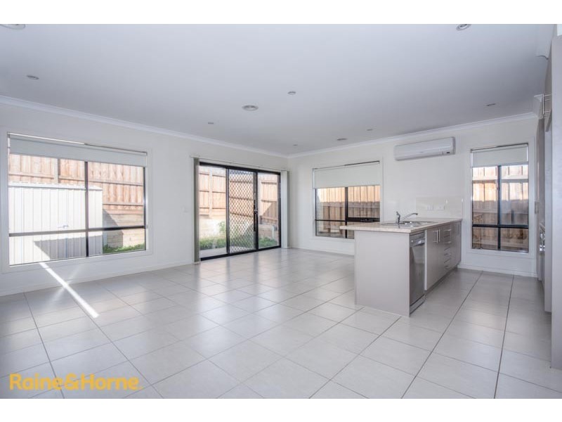5/8 Pads Way, Sunbury VIC 3429