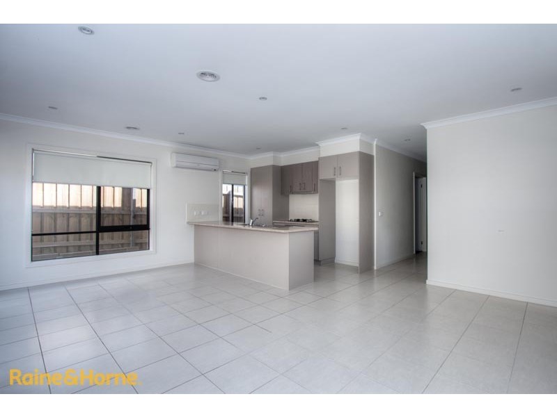 5/8 Pads Way, Sunbury VIC 3429