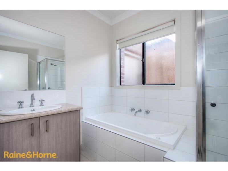 5/8 Pads Way, Sunbury VIC 3429