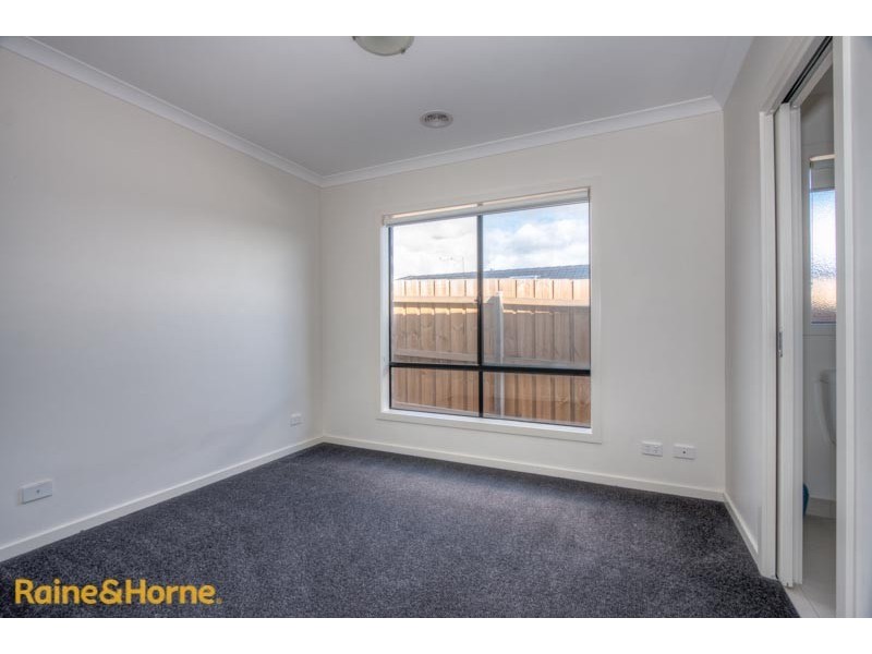 5/8 Pads Way, Sunbury VIC 3429