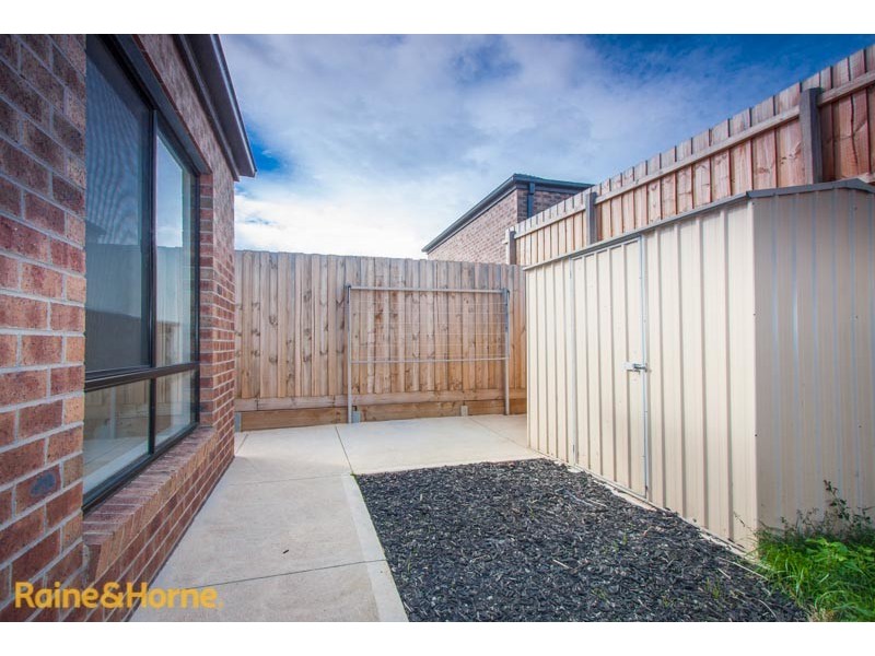 5/8 Pads Way, Sunbury VIC 3429
