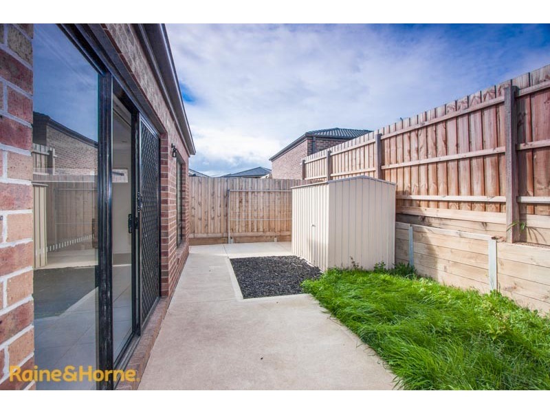 5/8 Pads Way, Sunbury VIC 3429