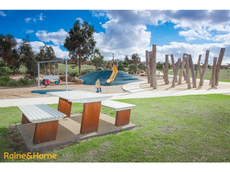 5/8 Pads Way, Sunbury VIC 3429