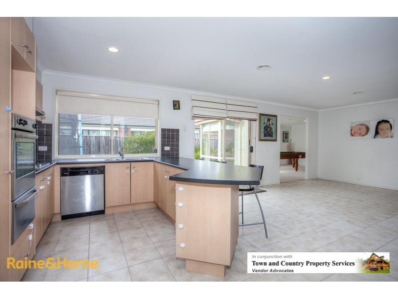 15 Orchardview Grove, Sunbury VIC 3429