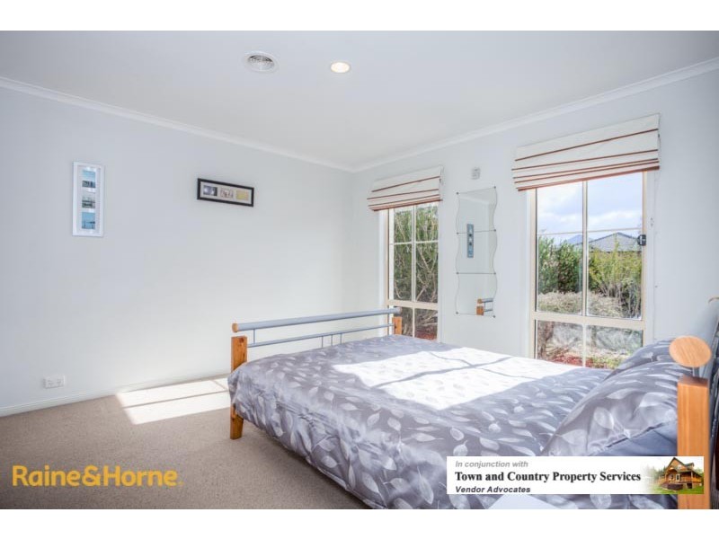 15 Orchardview Grove, Sunbury VIC 3429