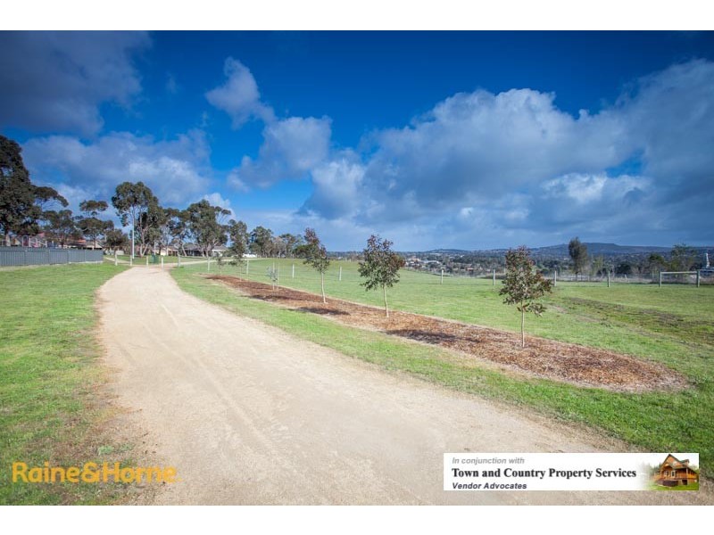 15 Orchardview Grove, Sunbury VIC 3429