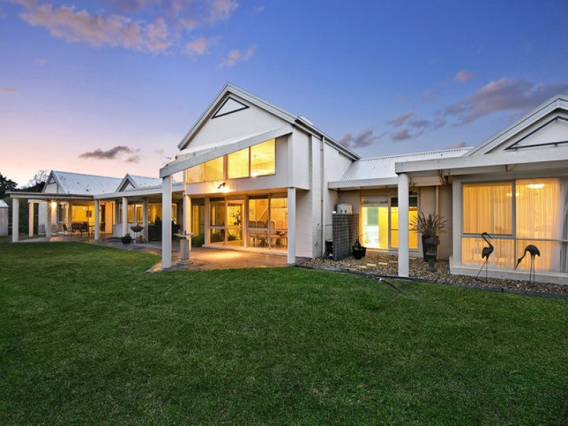 28 Namnan Way, Gisborne South VIC 3437