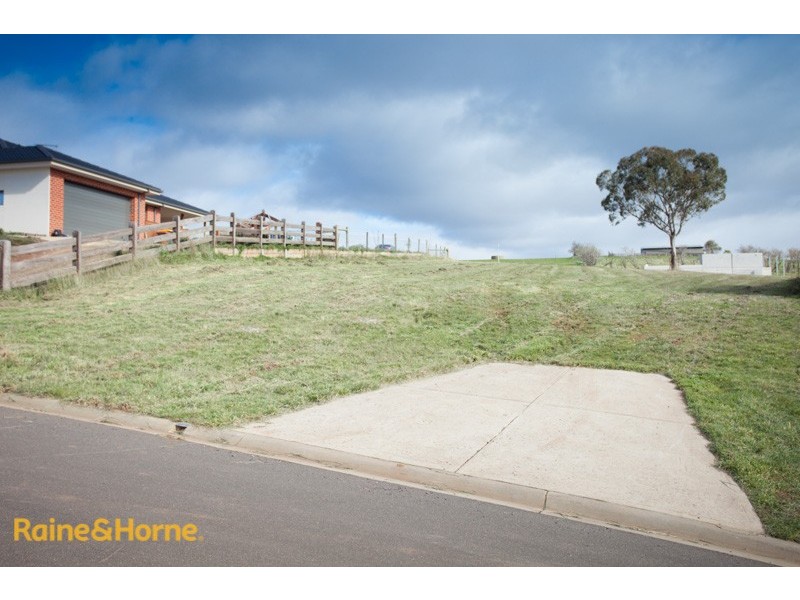 6 Muir Court, Romsey VIC 3434