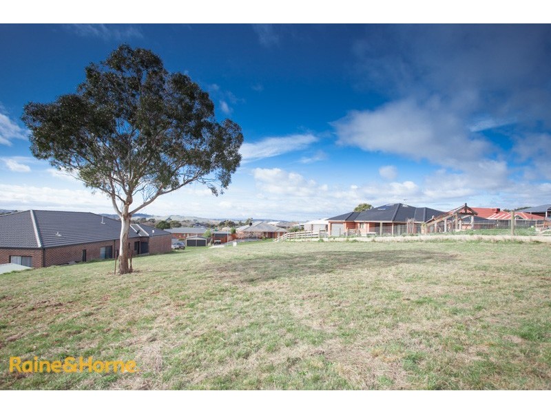 6 Muir Court, Romsey VIC 3434