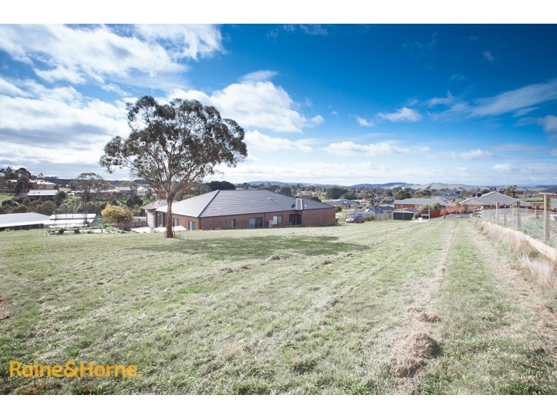 6 Muir Court, Romsey VIC 3434