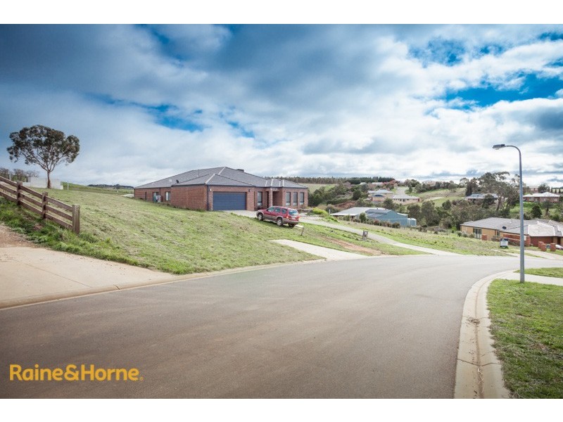 6 Muir Court, Romsey VIC 3434