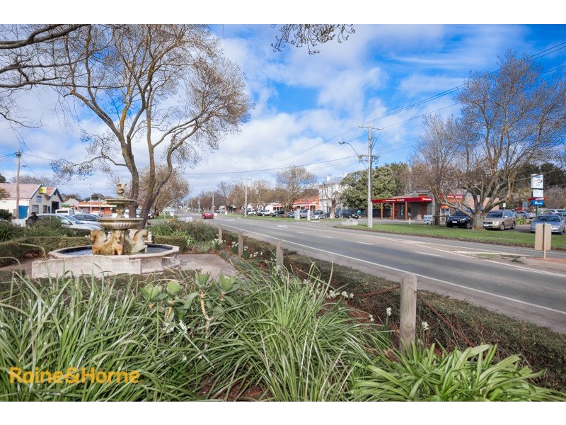 6 Muir Court, Romsey VIC 3434