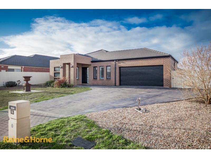 13 Sauvignon Court, Sunbury VIC 3429