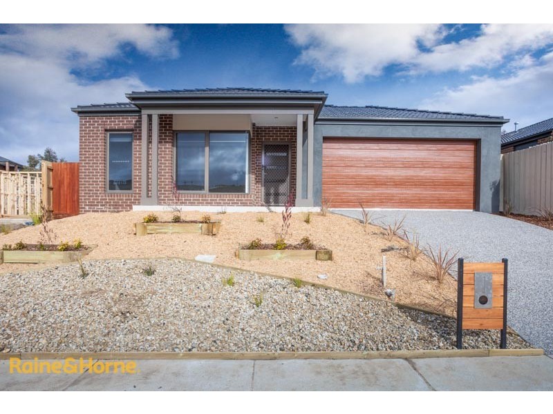 35 Courtney Drive, Sunbury VIC 3429