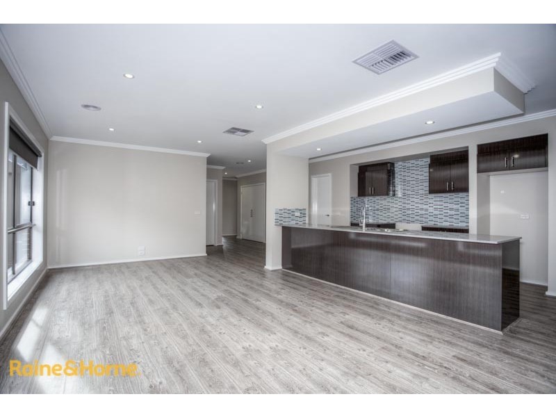 35 Courtney Drive, Sunbury VIC 3429
