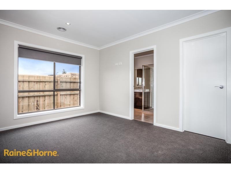 35 Courtney Drive, Sunbury VIC 3429