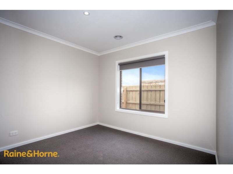 35 Courtney Drive, Sunbury VIC 3429
