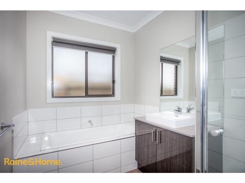 35 Courtney Drive, Sunbury VIC 3429