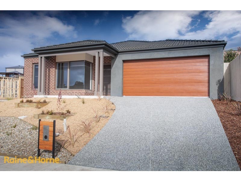 35 Courtney Drive, Sunbury VIC 3429