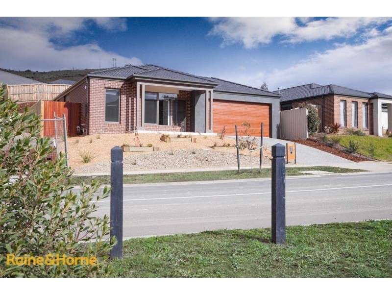 35 Courtney Drive, Sunbury VIC 3429