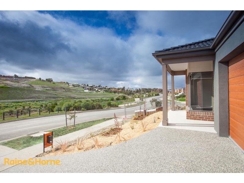35 Courtney Drive, Sunbury VIC 3429