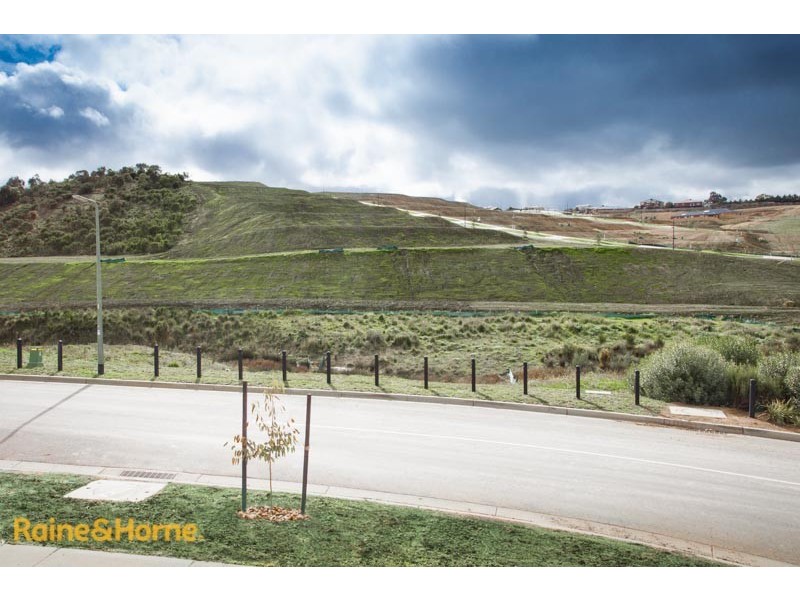 35 Courtney Drive, Sunbury VIC 3429