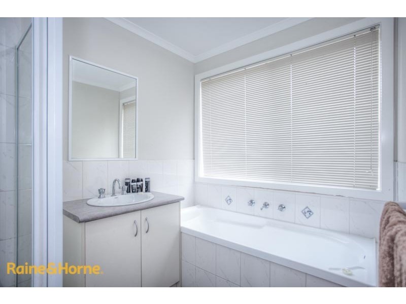 11 Burge Drive, Sunbury VIC 3429