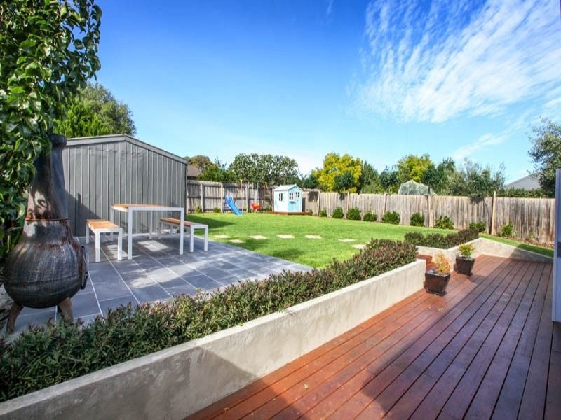 9 PAPERBARK AVENUE, Sunbury VIC 3429