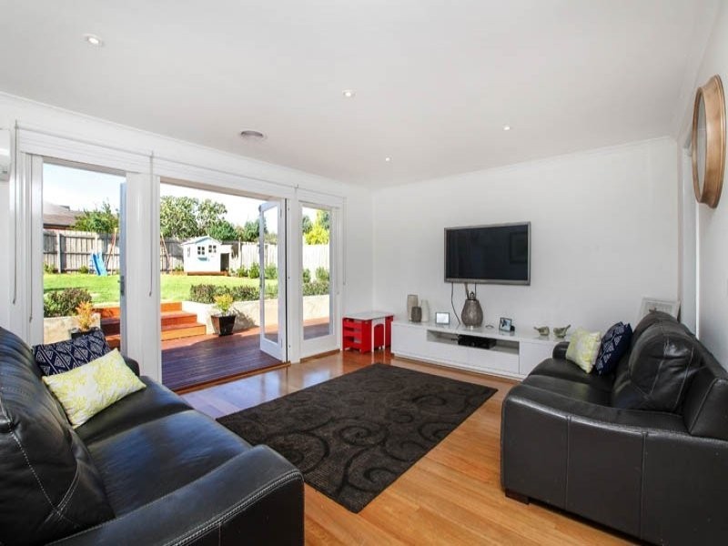 9 PAPERBARK AVENUE, Sunbury VIC 3429