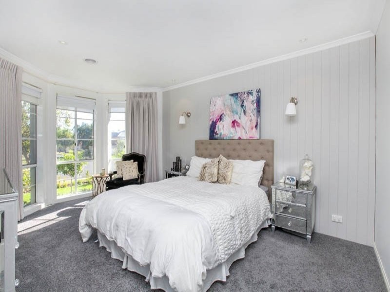 9 PAPERBARK AVENUE, Sunbury VIC 3429