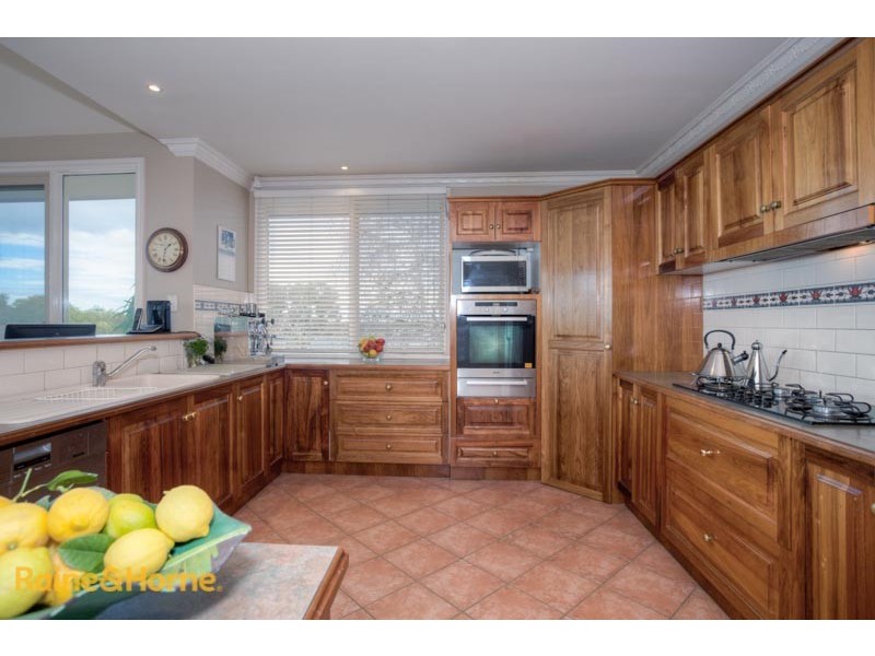 69 Yellow Gum Boulevard, Sunbury VIC 3429