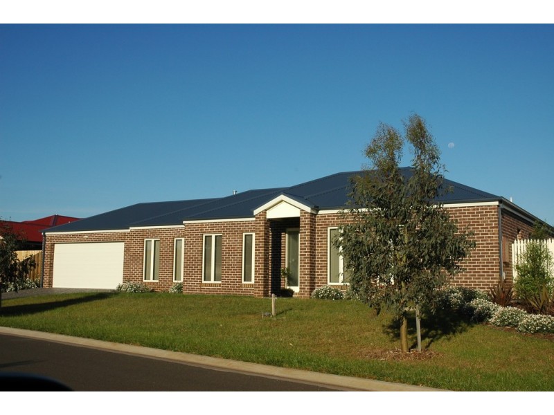 10 HOYA PLACE, Sunbury VIC 3429