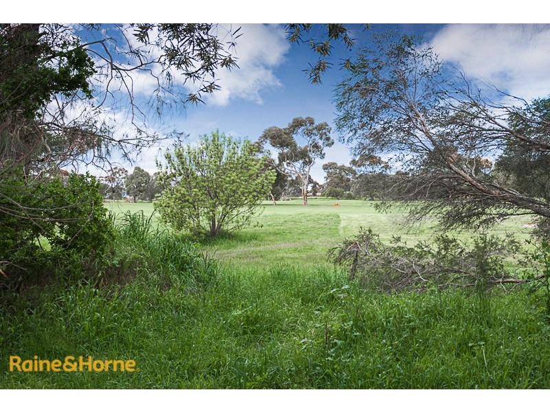 71 Muirfield Drive, Sunbury VIC 3429