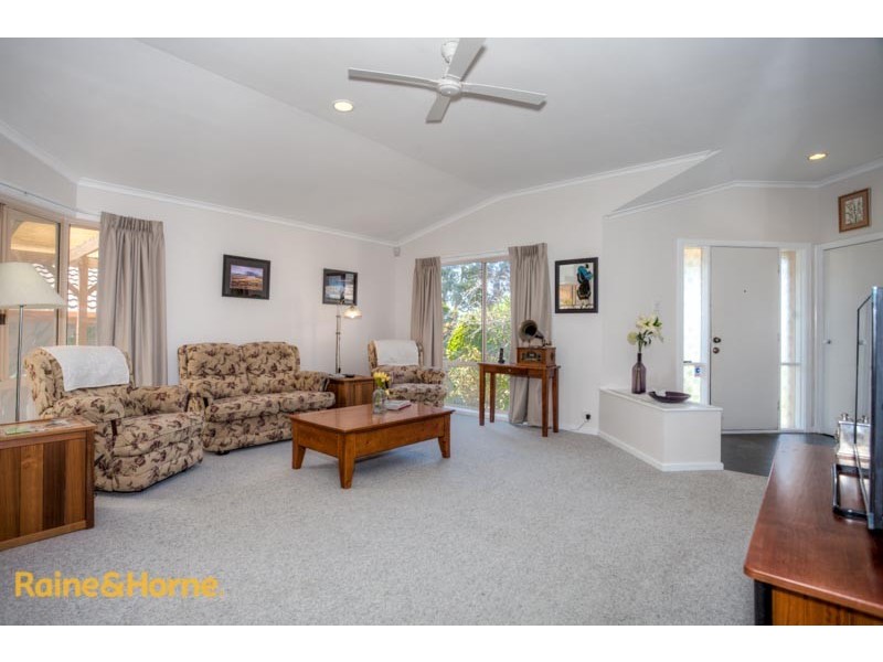 52 Olive Grove, Sunbury VIC 3429