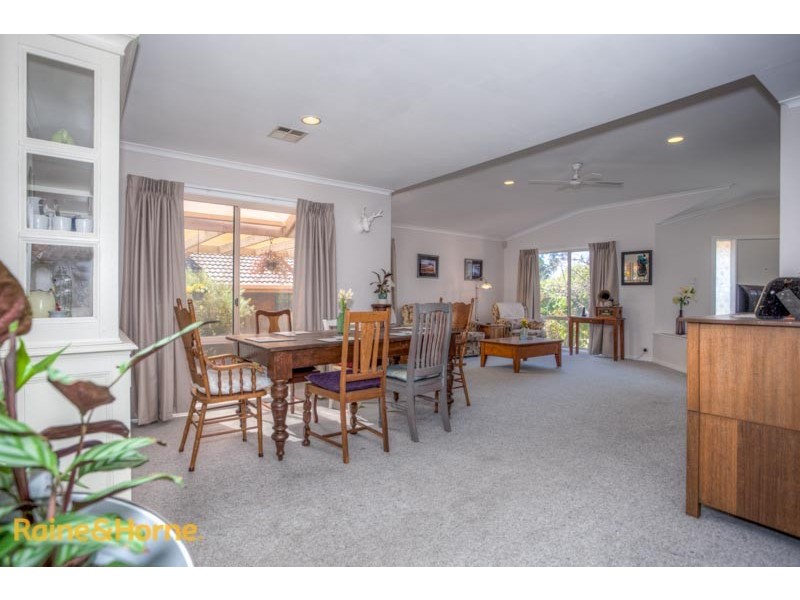 52 Olive Grove, Sunbury VIC 3429