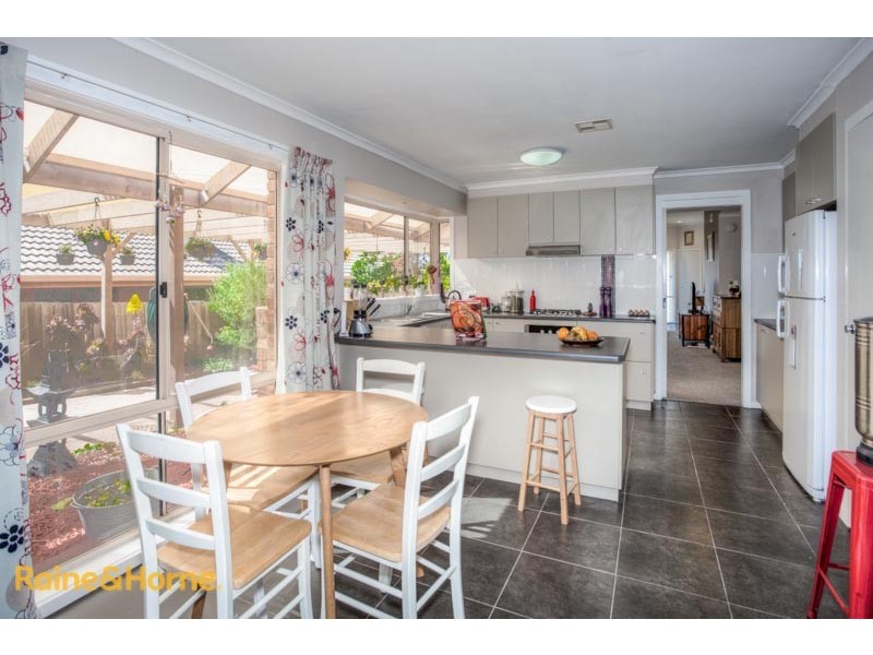 52 Olive Grove, Sunbury VIC 3429