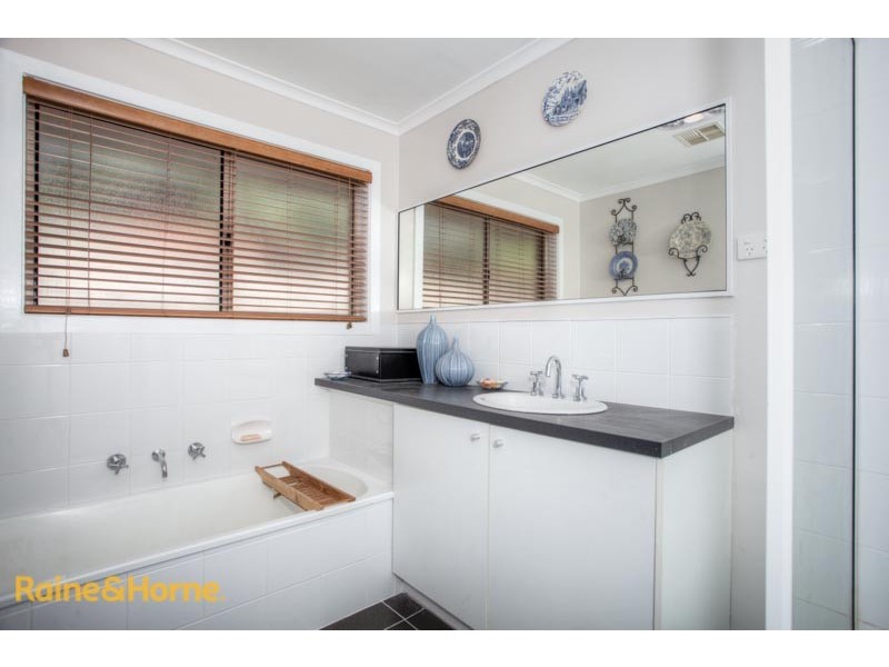 52 Olive Grove, Sunbury VIC 3429