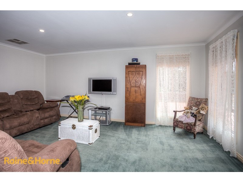 11 Swift Parrot Close, Sunbury VIC 3429
