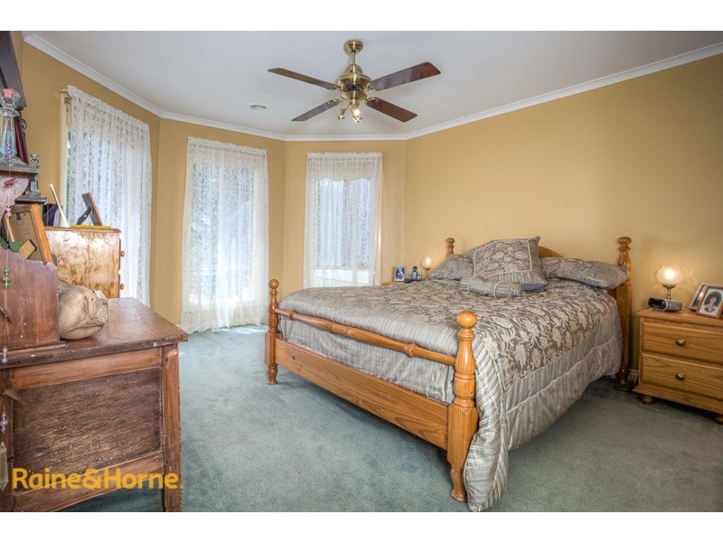 11 Swift Parrot Close, Sunbury VIC 3429