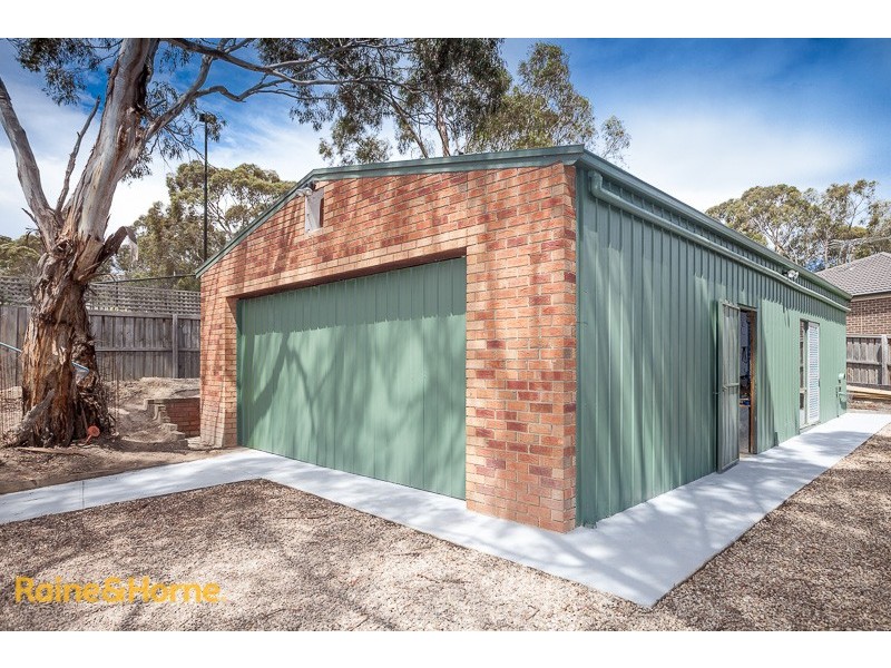 11 Swift Parrot Close, Sunbury VIC 3429