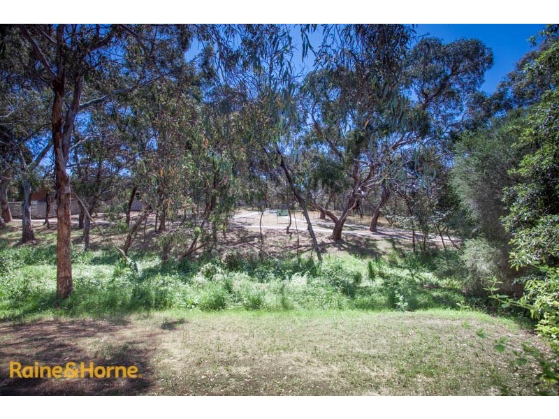 12 Fadden Grove, Sunbury VIC 3429