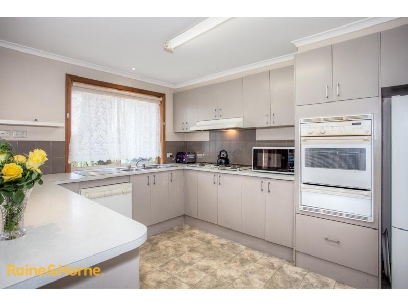 49 Olive Grove, Sunbury VIC 3429