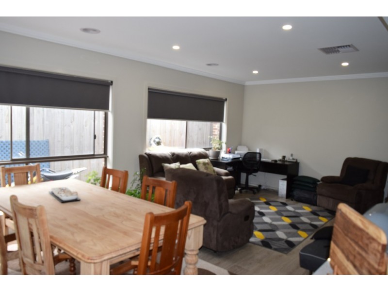 45 COURTNEY DRIVE, Sunbury VIC 3429