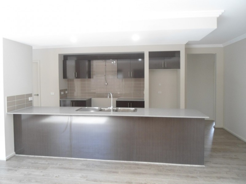 45 COURTNEY DRIVE, Sunbury VIC 3429